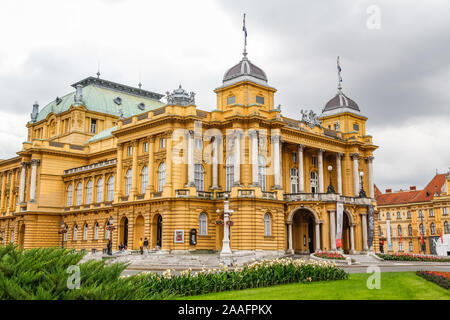 Kroatien. Zagreb. Das Kroatische Nationaltheater in Zagreb. Stockfoto