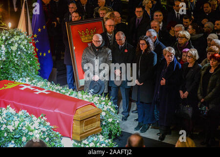 Danzig, Polen. 17 Jan, 2019. Stellvertretender Bürgermeister von Danzig Aleksandra Dulkiewicz zahlt Respekt zu tragischerweise ermordet Bürgermeister von Danzig an der europäischen Solidarität Zentrum zwei Tage vor seiner Trauerfeier. Bürgermeister von Danzig, Pawel Ottar war auf der Bühne erstochen während der Teilnahme an einer Wohltätigkeitsveranstaltung in Danzig am 13. Januar und starb einen Tag später seinen Verletzungen. Quelle: Mateusz Slodkowski/SOPA Images/ZUMA Draht/Alamy leben Nachrichten Stockfoto