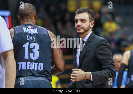 Oldenburg, Deutschland, 20. November 2019: Nicola Brienza und Justin Knox während einer Eurocup Spiel gegen EWE Oldenburg im Kleinen EWE Arena. Stockfoto