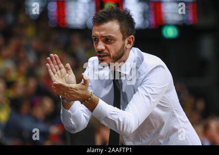 Oldenburg, Deutschland, 20. November 2019: Nicola Brienza, Head Coach der Aquila Korb Trento, während einer Eurocup Spiel in die Kleine EWE Arena. Stockfoto