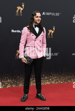 Baden Baden, Deutschland. Nov, 2019 21. Riccardo Simonetti kommt auf die 71St Bambi-verleihung im Festspielhaus. Die Bambi-Medienpreis wurde vom Burda-Verlag seit 1948 ausgezeichnet. Es ehrt erfolgreiche und beliebte Berühmtheiten. Quelle: Patrick Seeger/dpa/Alamy leben Nachrichten Stockfoto