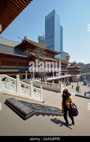 Jing'an Tempel an der West Nanjing Road im Jing'an Bezirk von Shanghai, China. Stockfoto