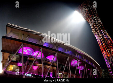 Eden Garden Stadion mit Rosa leuchtet. Kolkata dekoriert feiert die Herrlichkeit für die Organisation der 1. rosa Ball Test Cricket Match in Indien und in Asien zwischen Indien und Bangladesch vom 22. -26. November 2019 im Eden Garten Stadion. Stockfoto