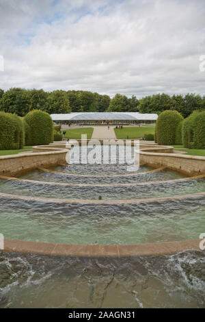 ALNWICK, Northumberland, England, Großbritannien - 10 September 2017: Alnwick Garten - eine zeitgenössische Gärten in der Nähe von Alnwick Castle in Northumberla Stockfoto