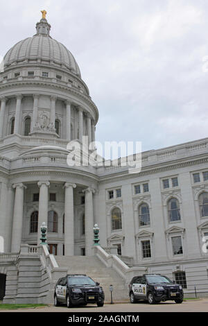 State Capitol Polizei Fahrzeuge ourside die Wisconsin State Capitol Building, Madison, Wisconsin, USA Stockfoto