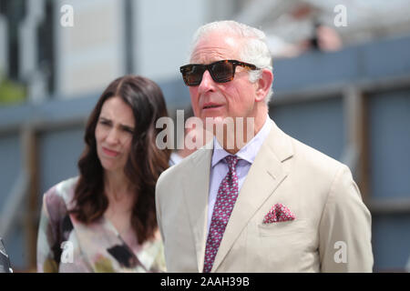 Der Prinz von Wales und Neuseeland Premierminister Jacinda Ardern bei einem Besuch in Christchurch Cathedral, am sechsten Tag des königlichen Besuch in Neuseeland. Stockfoto