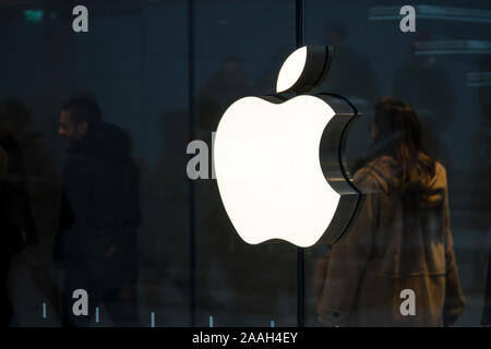 Apple Logo auf der Flagship-store in Mailand, Italien Stockfoto