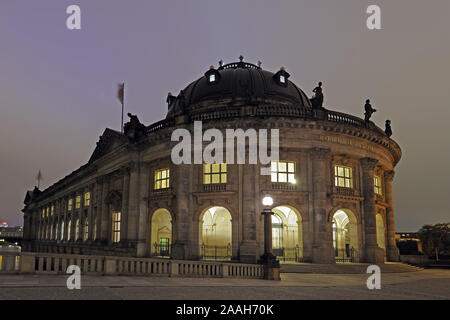 Bode Museum, Berlin, Museumsinsel, UNESCO Weltkulturerbe, Berlin, Deutschland, Europa, Nachtaufnahme Stockfoto