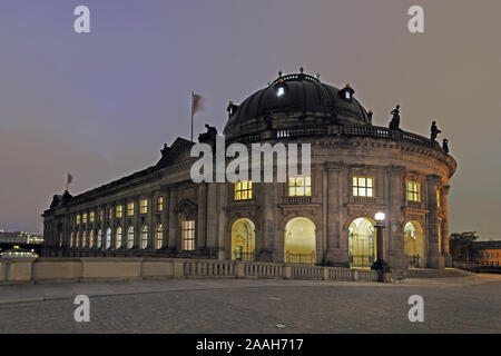 Bode Museum, Berlin, Museumsinsel, UNESCO Weltkulturerbe, Berlin, Deutschland, Europa, Nachtaufnahme Stockfoto