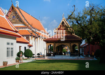 Okt 24, 2019 Bangkok, Thailand - Bangkok National Museum in der Nähe von Sanam Luang und Grand Palace mit alten Golden Thai Pavillion des vorderen Schlosses. Stockfoto