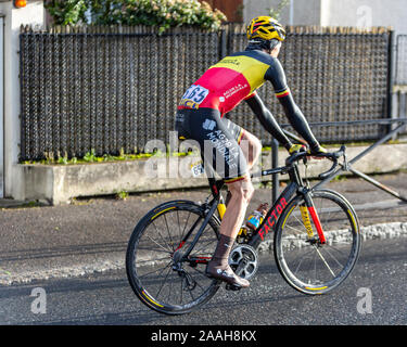 Meudon, Frankreich - 4. März 2018: Der belgische Radprofi Oliver Naesen vom Team AG2R La Mondiale reiten bei Paris-nizza 2018. Stockfoto