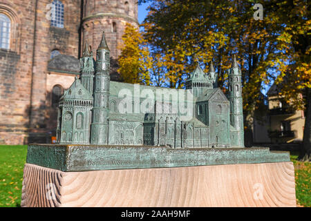 Small touch Prüfung Modell replica für blinde Menschen der Römisch-katholischen St. Peter's Cathedral in der Stadt Worms in Deutschland Stockfoto