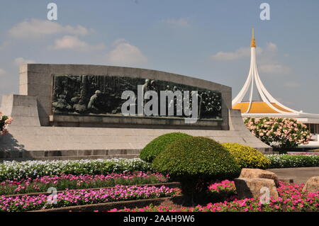 Bangkok, Thailand. - November 16, 2019: Ratchamangkhala Pavillon der Suan Luang Rama IX Öffentliche Park Bangkok, Thailand Mit schön verzierter Blume Stockfoto