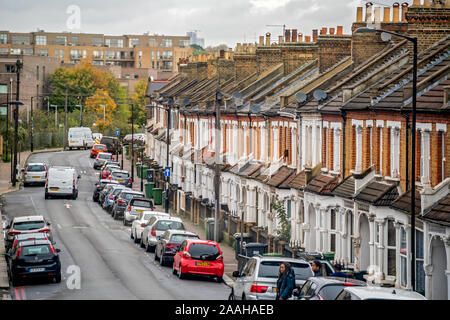 London, Großbritannien, Oktober 2019: traditionellen viktorianischen Architektur liegt in einer ruhigen Wohnstraße in Catford, Lewisham Borough Stockfoto