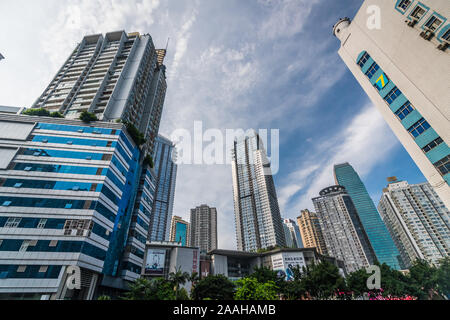 Chongqing, China - August 2019: Moderne kommerzielle und geschäftliche Gebäude im Stadtteil Jiefangbei in der Innenstadt von Chongqing Stadt Stockfoto