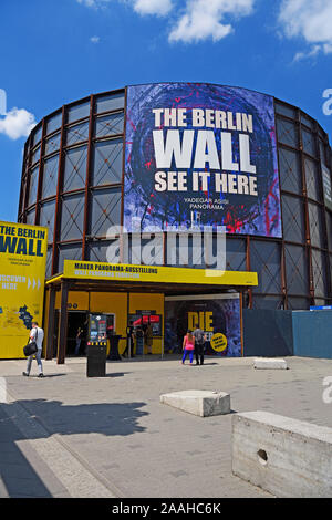 Ausstellungshalle" der Berliner Mauer', Check Point Charly, Berlin, Deutschland Stockfoto