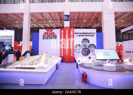 Peking, Peking, China. Nov, 2019 21. Peking, China - Am 21. November 2019, die erste Welt 5 G Konferenz Ausstellung eröffnet im Yichuang International Convention & Exhibition Center, Peking, auf einer Fläche von fast 20.000 Quadratmetern, die sich auf 5 G Entwicklung und Anwendung. Die Ausstellung zeigt die neuesten Errungenschaften der 5G-Entwicklung und die neuesten Szenarien. Credit: SIPA Asien/ZUMA Draht/Alamy leben Nachrichten Stockfoto