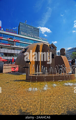 Weltkugelbrunnen, schmettau-Brunnen, wasserklops am Breidscheidplatz vor dem Europa-center, Berlin, Deutschland Stockfoto