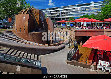 Weltkugelbrunnen, schmettau-Brunnen, wasserklops am Breidscheidplatz vor dem Europa-center, Berlin, Deutschland Stockfoto