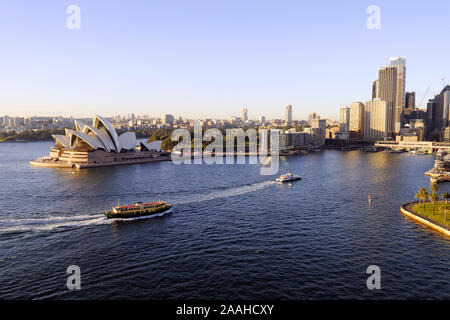 Oper von Sydney von der Harbour Bridge aus gesehen Stockfoto