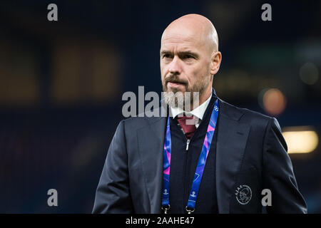 LONDON, ENGLAND - 05. NOVEMBER: Manager Erik 10 Hag des AFC Ajax während der UEFA Champions League Gruppe H Match zwischen dem FC Chelsea und dem AFC Ajax an Stam Stockfoto