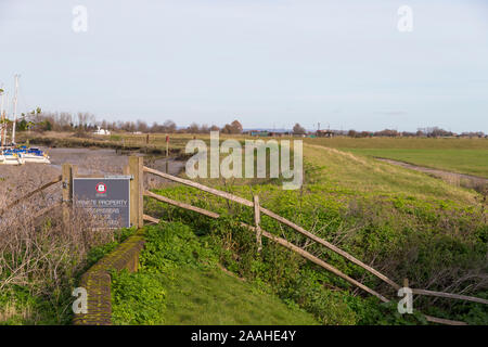 Martello Entwicklungen, Privateigentum, Eindringlinge zu unterzeichnen, Roggen strafrechtlich verfolgt werden, East Sussex, Großbritannien Stockfoto