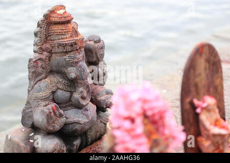 Lord Ganesha Statue am Flußufer der Bangaluru in Indien Stockfoto