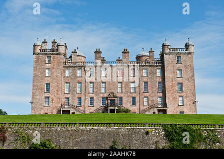 Rückseite des Drumlanrig Castle. Auch lokal als das Pink Palace bekannt. Dumfries und Galloway, Schottland Stockfoto