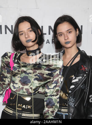 Los Angeles, Ca. Nov, 2019 21. Bloom Zwillinge, Sonia Kuprienko, Anna Kuprienko, an der Puma x Balmain Collaboration Launch bei Milch Studios in Los Angeles, Kalifornien am 21. November 2019. Credit: Faye Sadou/Medien Punch/Alamy leben Nachrichten Stockfoto