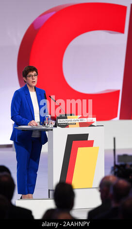 Leipzig, Deutschland. 22 Nov, 2019. Annegret Kramp-Karrenbauer, CDU-Bundesvorsitzende und Verteidigungsminister, wird auf dem CDU-Bundesparteitag sprechen. Die Konferenz dauert bis zum 23. November 2019. Credit: Hendrik Schmidt/dpa-Zentralbild/dpa/Alamy leben Nachrichten Stockfoto