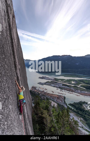 Kletterer am Fels der Hitzewelle, der Chief, Squamish, Kanada Stockfoto
