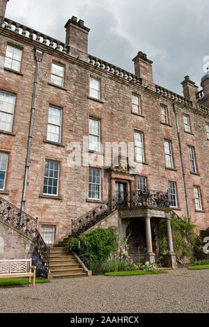 Rückseite des Drumlanrig Castle. Auch lokal als das Pink Palace bekannt. Dumfries und Galloway, Schottland Stockfoto