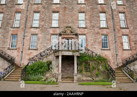 Rückseite des Drumlanrig Castle. Auch lokal als das Pink Palace bekannt. Dumfries und Galloway, Schottland Stockfoto