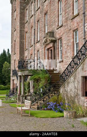 Rückseite des Drumlanrig Castle. Auch lokal als das Pink Palace bekannt. Dumfries und Galloway, Schottland Stockfoto