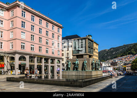 Norwegen. Norvegia. Bergen. Sailors Monument in Torgallmenningen City Square Stockfoto