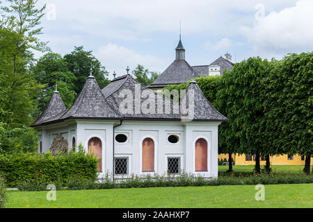 26. Mai, 2019. Österreich, Schloss Hellbrunn. Kleine Architektur im Garten Stockfoto