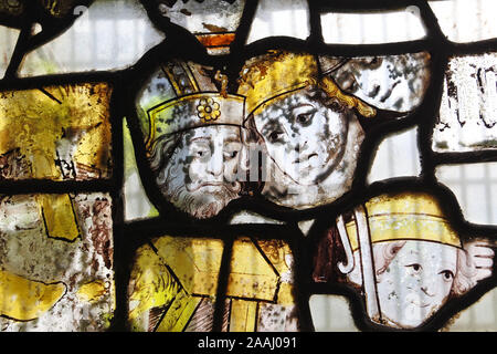 Zurücksetzen des 15. Jahrhunderts Glasmalerei, Great Malvern Priory Kirche, Worcestershire, England Stockfoto