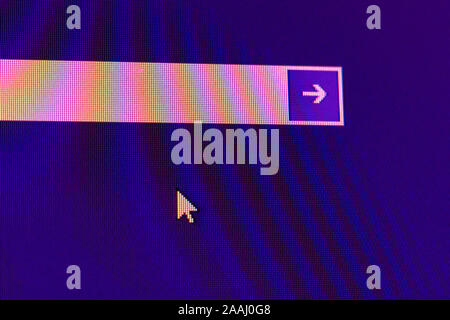 Pixel in der Nähe auf dem Bildschirm des Computers oder der Monitor Oberfläche. digitale Gadgets Stockfoto