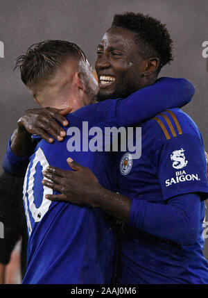 James Maddison und Wilfred Ndidi von Leicester City feiern - Southampton v Leicester City, Premier League, die St. Mary's Stadium, Southampton, Großbritannien - 25 Oktober 2019 Editorial nur verwenden - DataCo Einschränkungen Stockfoto