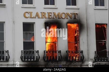 Eastbourne, Großbritannien. 22. November 2019. Ein Großbrand im Claremont Hotel in Eastbourne. Feuermannschaften über von East Sussex besucht das legendäre Hotel am Meer. Credit: James Boardman/TPI/Alamy leben Nachrichten Stockfoto