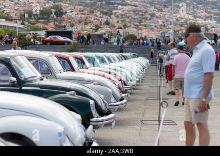 FUNCHAL, Madeira, Portugal - Mai 2018: Mehrere klassische Käfer VW zeigte in "Madeira Classic Car"-Ausstellung in der Stadt Funchal, Stockfoto