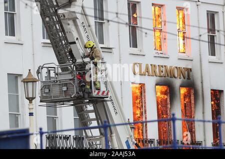 Eastbourne, Großbritannien. 22. November 2019. Ein Großbrand im Claremont Hotel in Eastbourne. Feuermannschaften über von East Sussex besucht das legendäre Hotel am Meer. Credit: James Boardman/TPI/Alamy leben Nachrichten Stockfoto