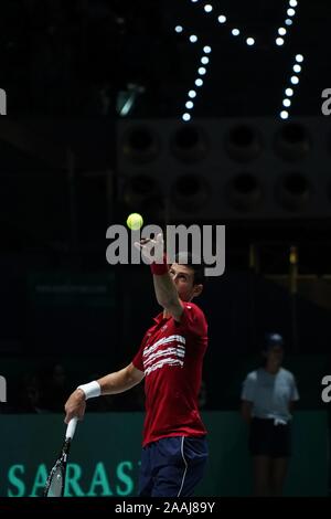 Madrid, Spanien. 22 Nov, 2019. Madrid Spanien; 22/11/2019. - Novak Djokovic aus Serbien Nationalmannschaft vs Karen Khachanov der Russischen Nationalmannschaft im Viertelfinale des Davis Cup Tennis an der Magic Box in Madrid statt. David/Cordon drücken Sie Credit: CORDON PRESSE/Alamy leben Nachrichten Stockfoto