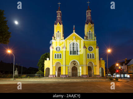 Die Kirche von San Francisco auf dem Hauptplatz von Castro, Chiloé Insel im südlichen Chile. Stockfoto