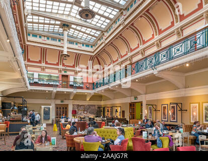 Die Edwardianische Teestuben am Birmingham Museum & Art Gallery, Birmingham, West Midlands, England, Großbritannien Stockfoto