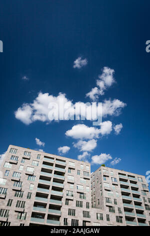 Modernes Appartementhaus. Eine generische zeitgenössisches Hochhaus Apartment Block blue sky copy Schmiege. Stockfoto