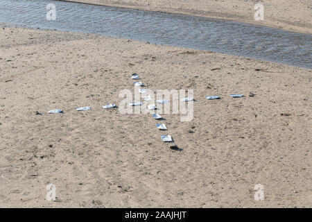 GTAS/-Notruf Notsignal 'X' für 'brauchen medizinische Hilfe" "medizinische Hilfe erforderlich. SERE überleben Skills Training Konzept. Stockfoto