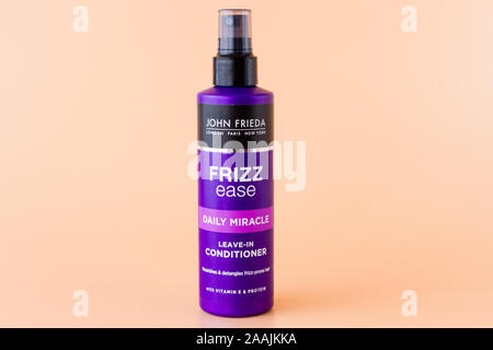 John Frieda Frizz Leichtigkeit Leave-in Conditioner Stockfoto