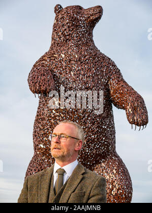 Enthüllung der Bär Skulptur Leben von John Muir von schottischen Bildhauer Andy Scott, Dunbar, East Lothian, Schottland, Großbritannien zu feiern. Stockfoto