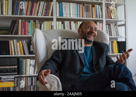 Rom, Italien: Schriftsteller Mauro Covacich in seinem Haus. Stockfoto